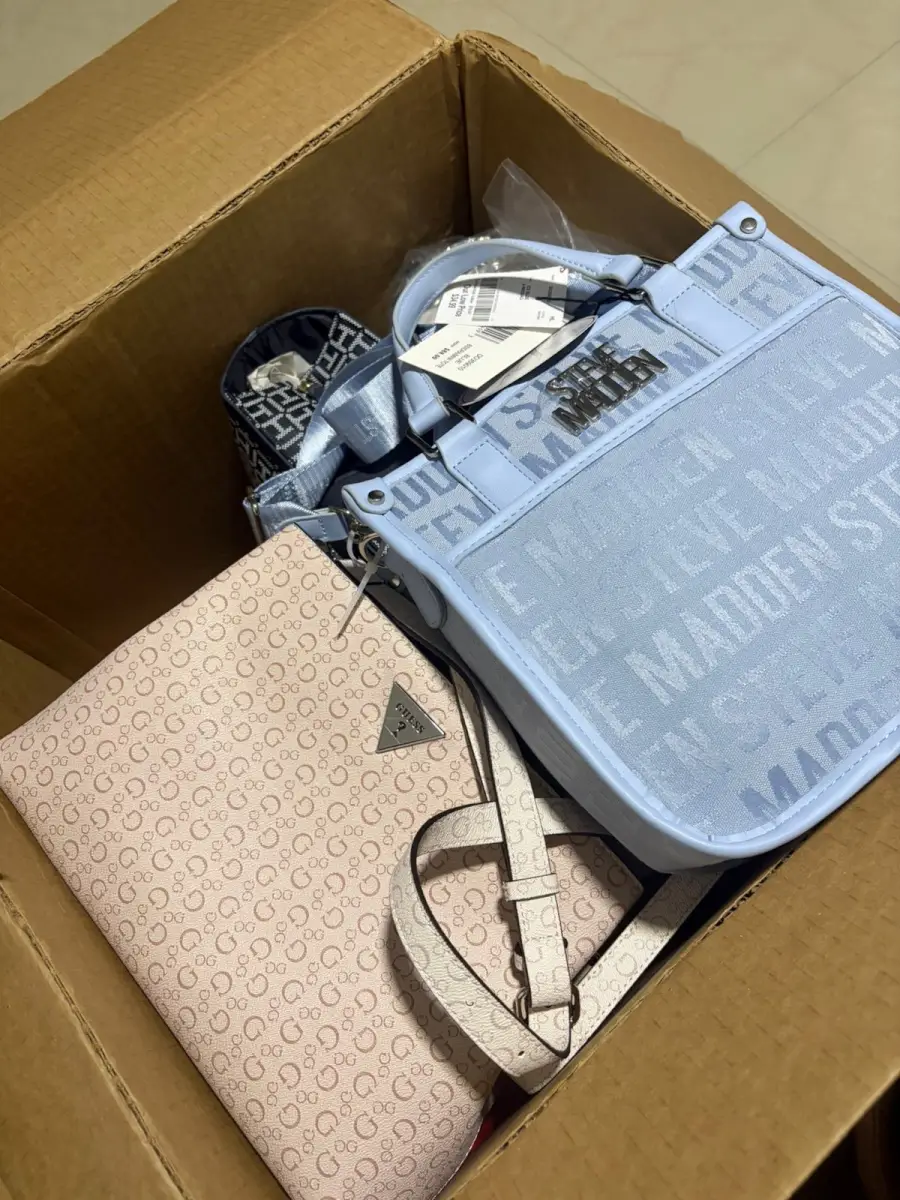 Foto de la caja recibida por Sandra Daza