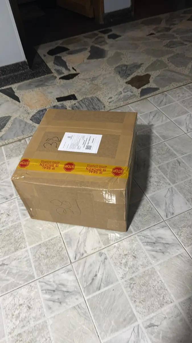 Foto de la caja recibida por Diana Robayo