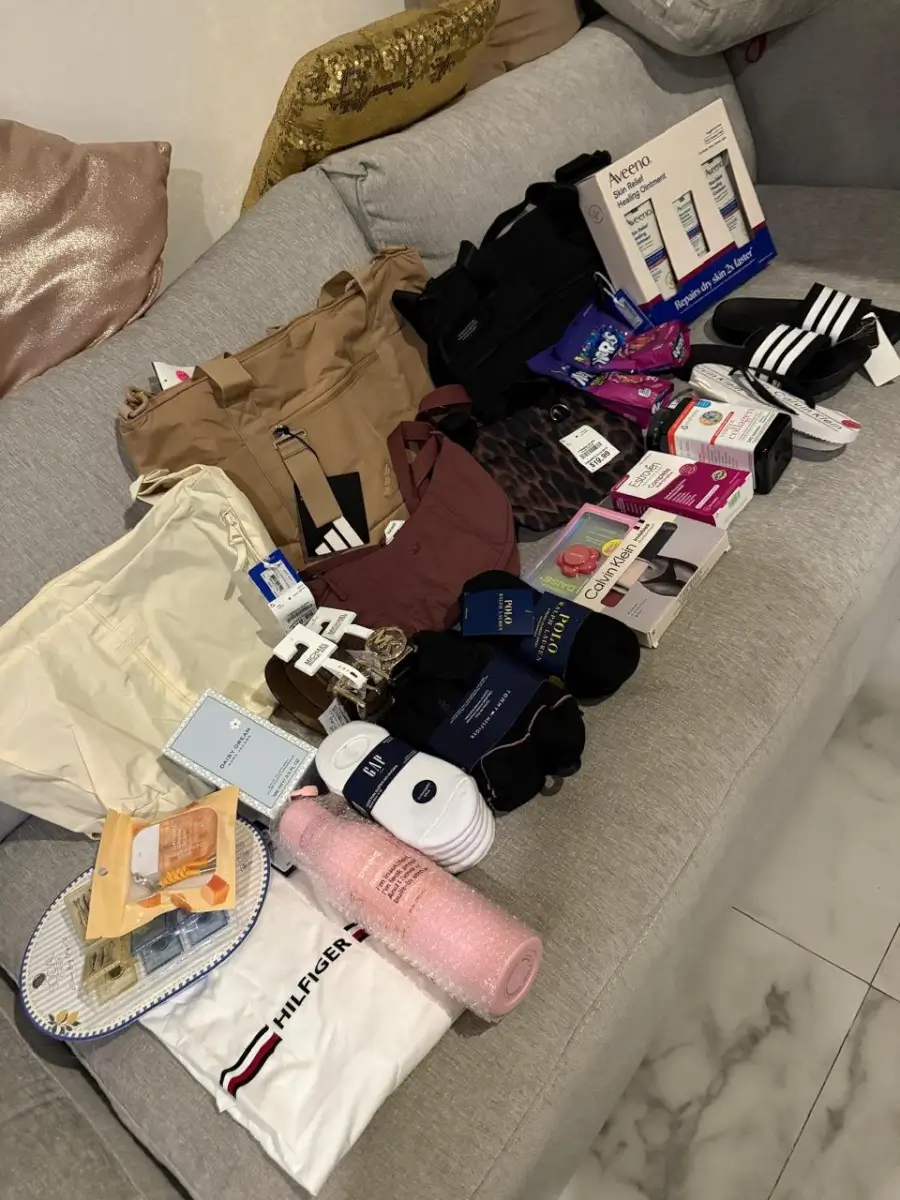 Foto de la caja recibida por Anahazel Piedra Villegas
