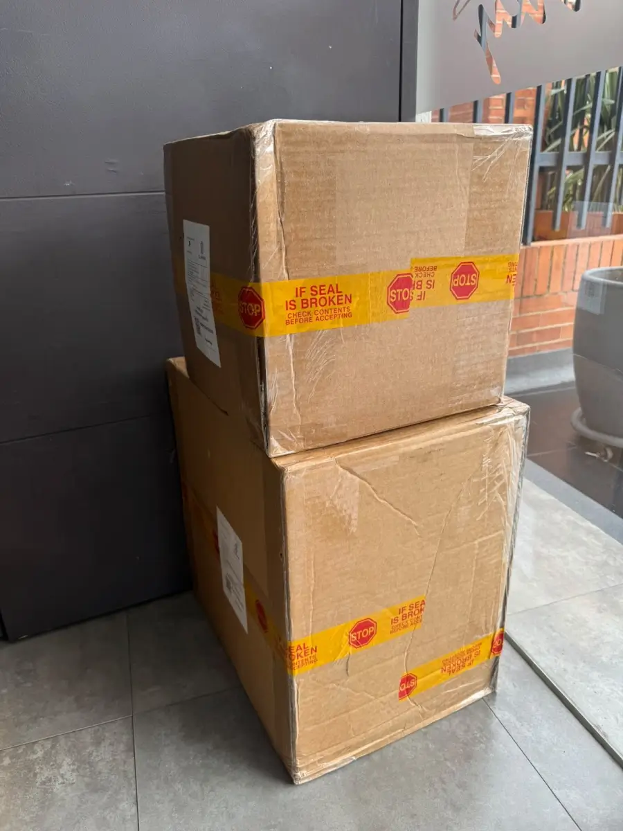 Foto de la caja recibida por Luz Angela Guerrero